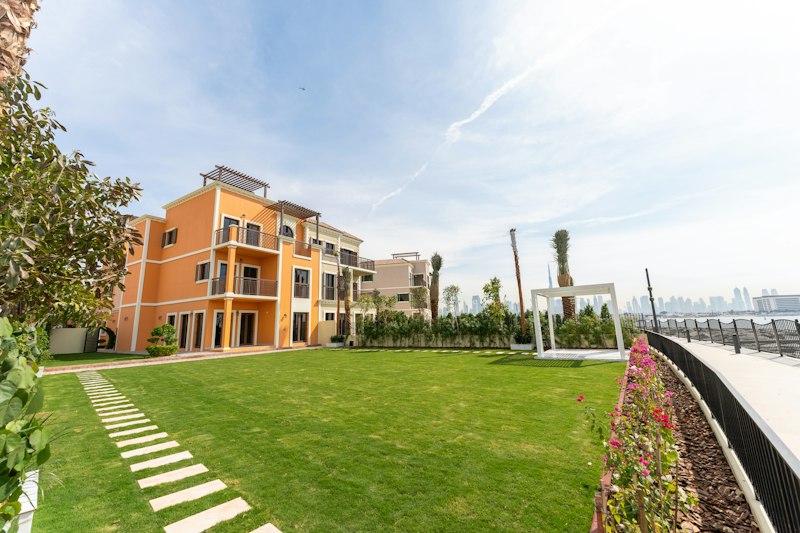 Buying a Villa in Dubai: What You Need to Know Before Signing