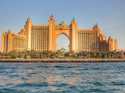 Dubai Marina vs Business Bay: Which Location is Better for Property Investment?